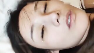 惩罚出轨女友灌醉女友找人来轮操她