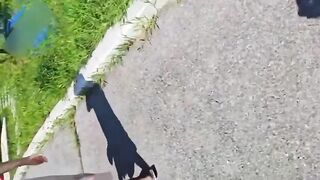 拉着黑丝嫂子露出肛塞爆操