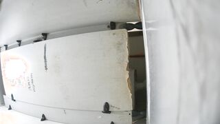全景后拍极品时髦卷发妹白白嫩嫩的大屁股夹着肥美的鲍鱼超性感