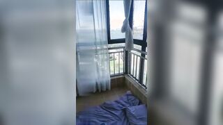 两个风骚御姐轮流吃鸡挑逗狼友操逼