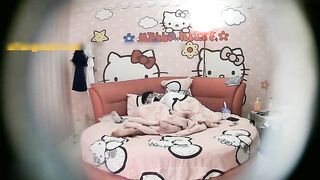 偷拍肥猪男友大白天的要和漂亮女友做爱女友不愿意