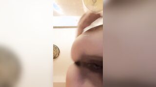 白丝苗窕大奶痴女淫声荡语撩骚互动近拍道具玩弄骚逼